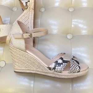 New Nine West size 8.5 espadrille wedge snake skin